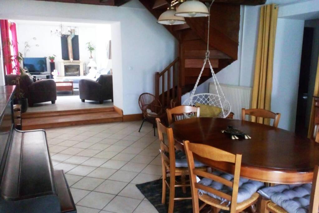 Maison Chaleureuse Et De Detente Avec Piscine Et Spa Chassemy Exterior foto